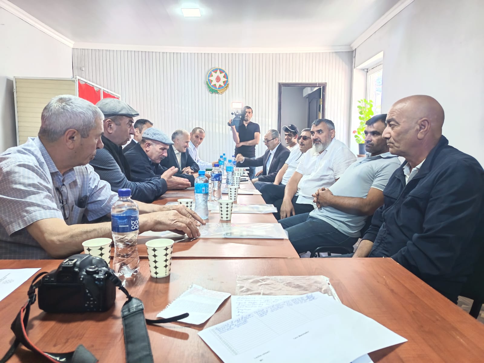 Qobustan və Şamaxıda heyvandarlıq təsərrüfatlarının problemləri müzakirə olunub - FOTOLAR Qobustan və Şamaxıda heyvandarlıq təsərrüfatlarının problemləri müzakirə olunub - FOTOLAR